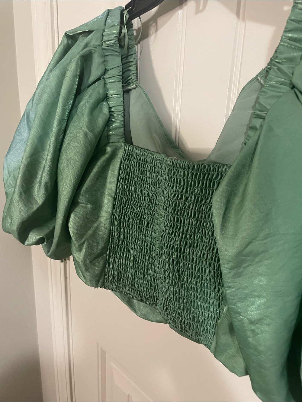 Off-Shoulder Green Puff-Sleeve Crop Top - Picture 5 of 7